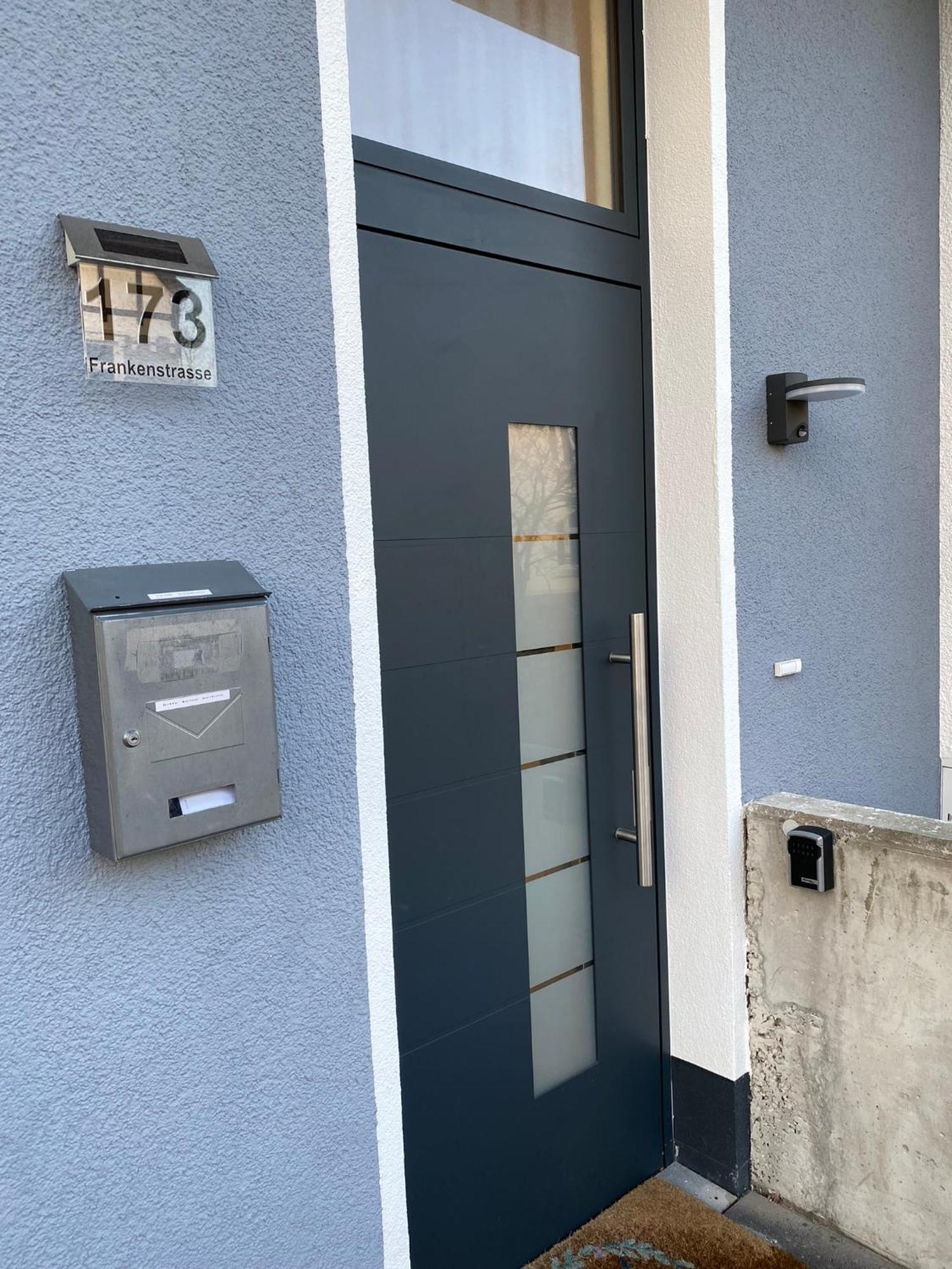 Schoene, Moderne Wohnung Mit Grosszuegiger Terasse Essen Esterno foto