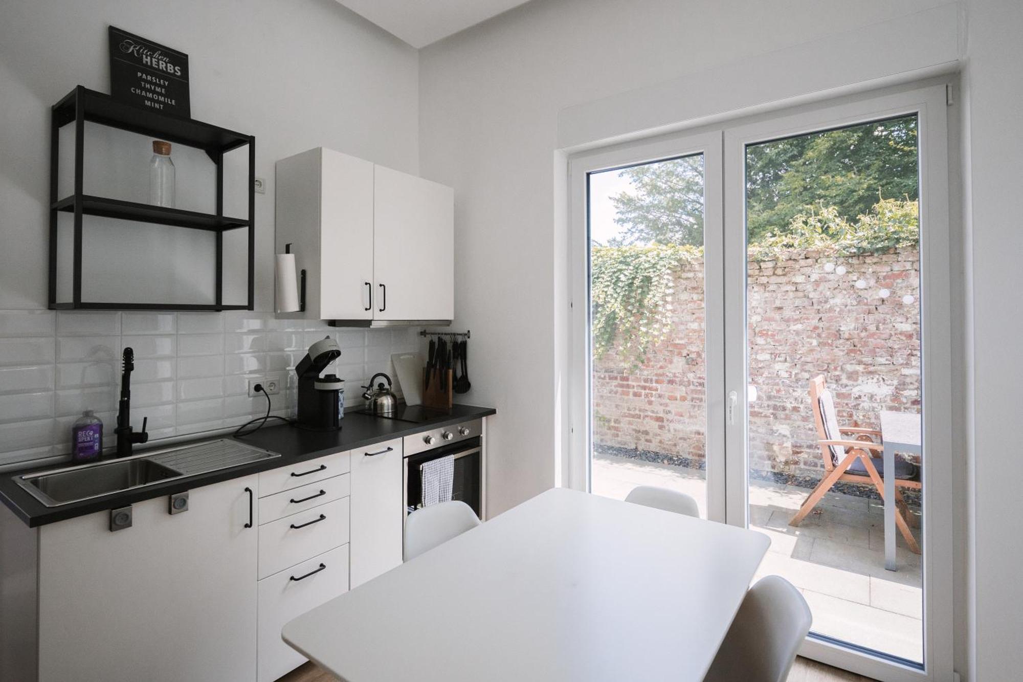 Schoene, Moderne Wohnung Mit Grosszuegiger Terasse Essen Esterno foto