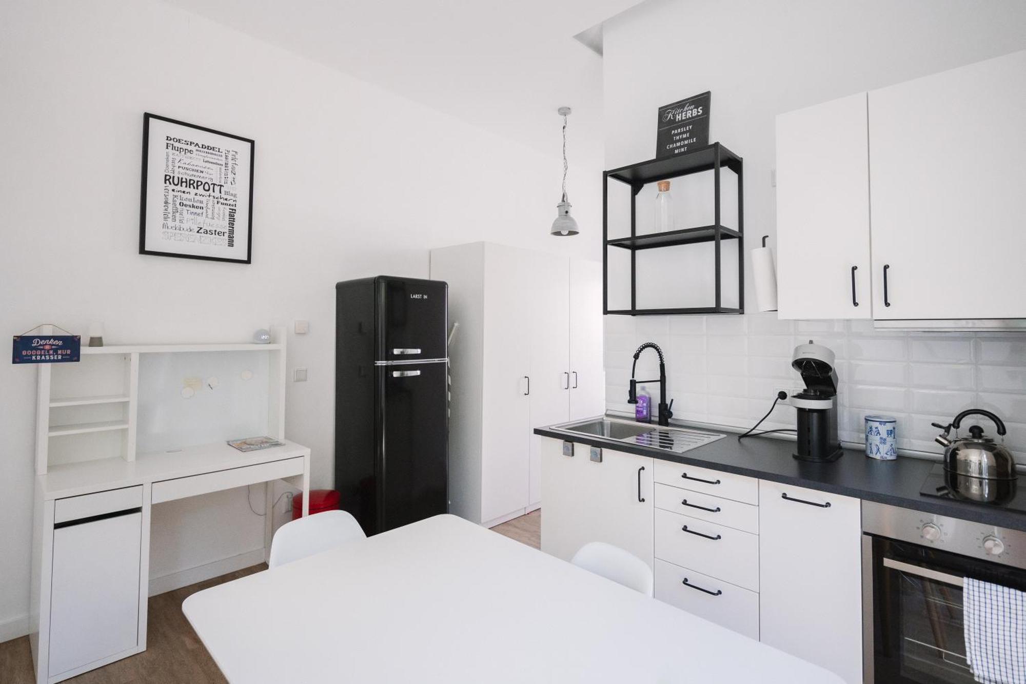 Schoene, Moderne Wohnung Mit Grosszuegiger Terasse Essen Esterno foto