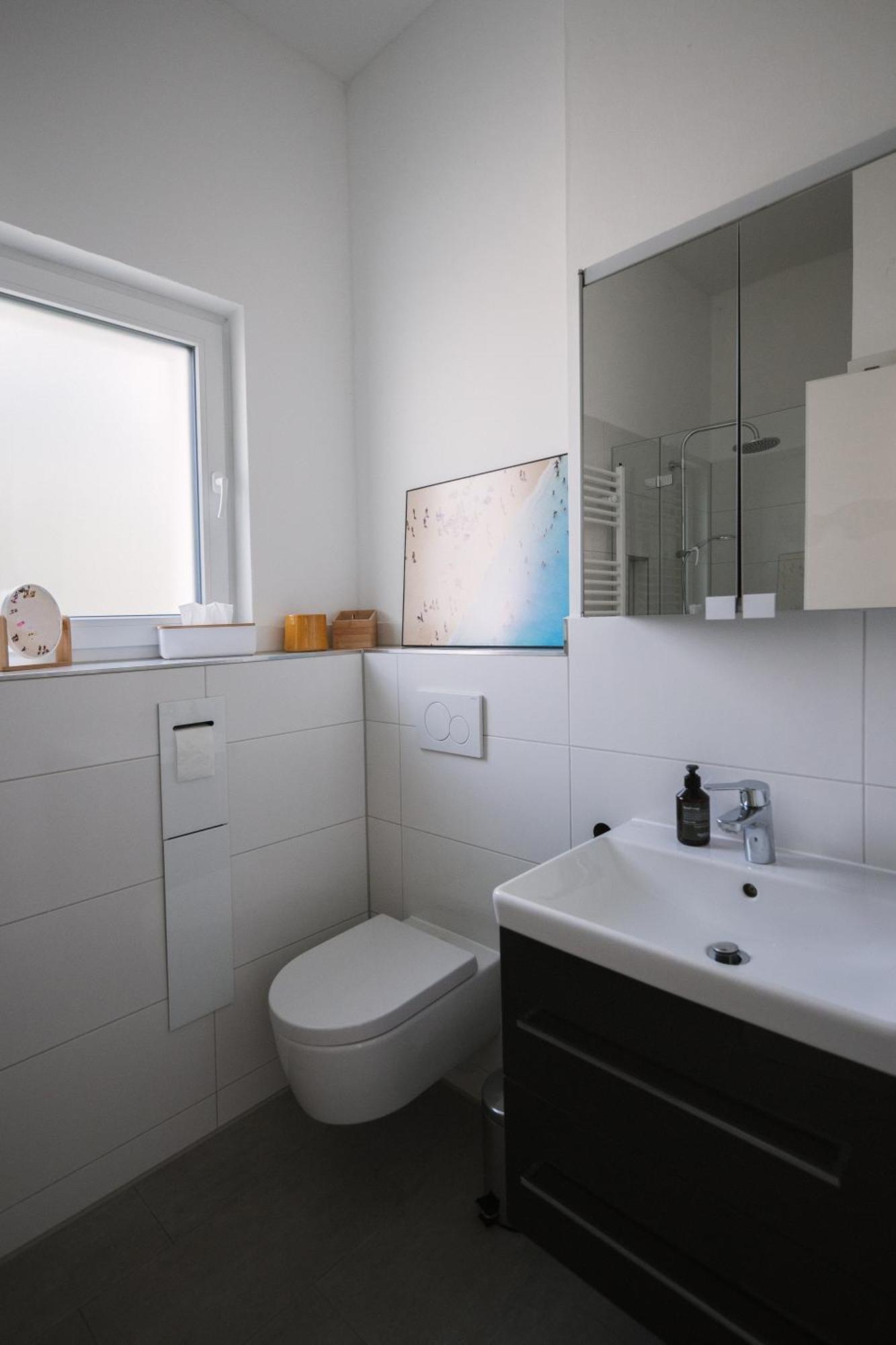 Schoene, Moderne Wohnung Mit Grosszuegiger Terasse Essen Esterno foto