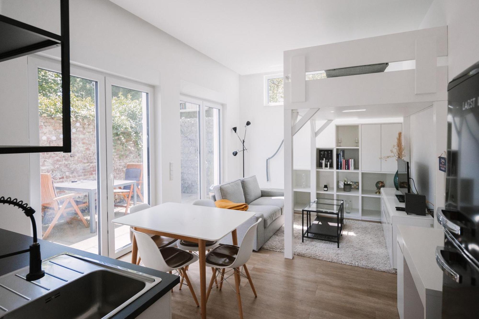 Schoene, Moderne Wohnung Mit Grosszuegiger Terasse Essen Esterno foto